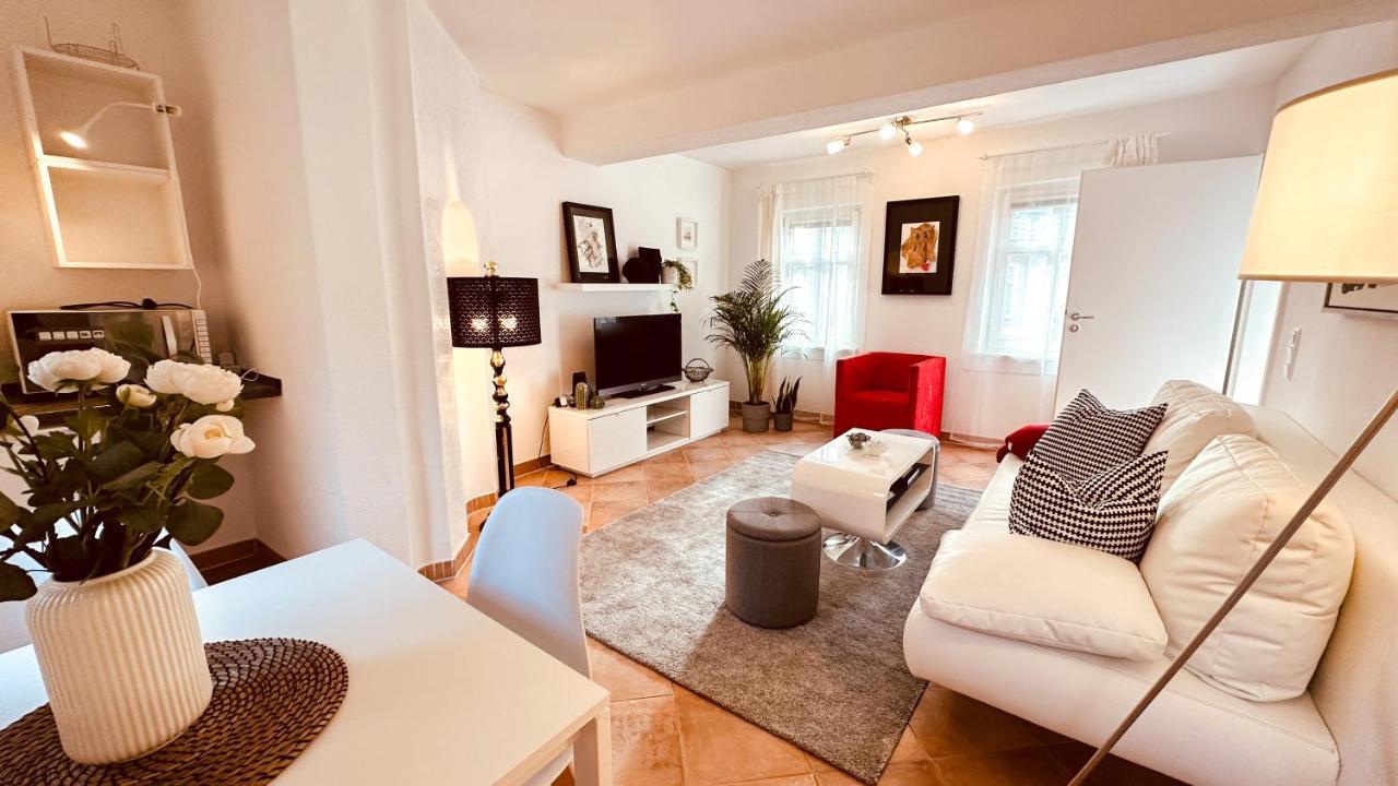 Kuenstler Ferienwohnung Am Weilburger Schloss, Marktplatz 9 Buitenkant foto